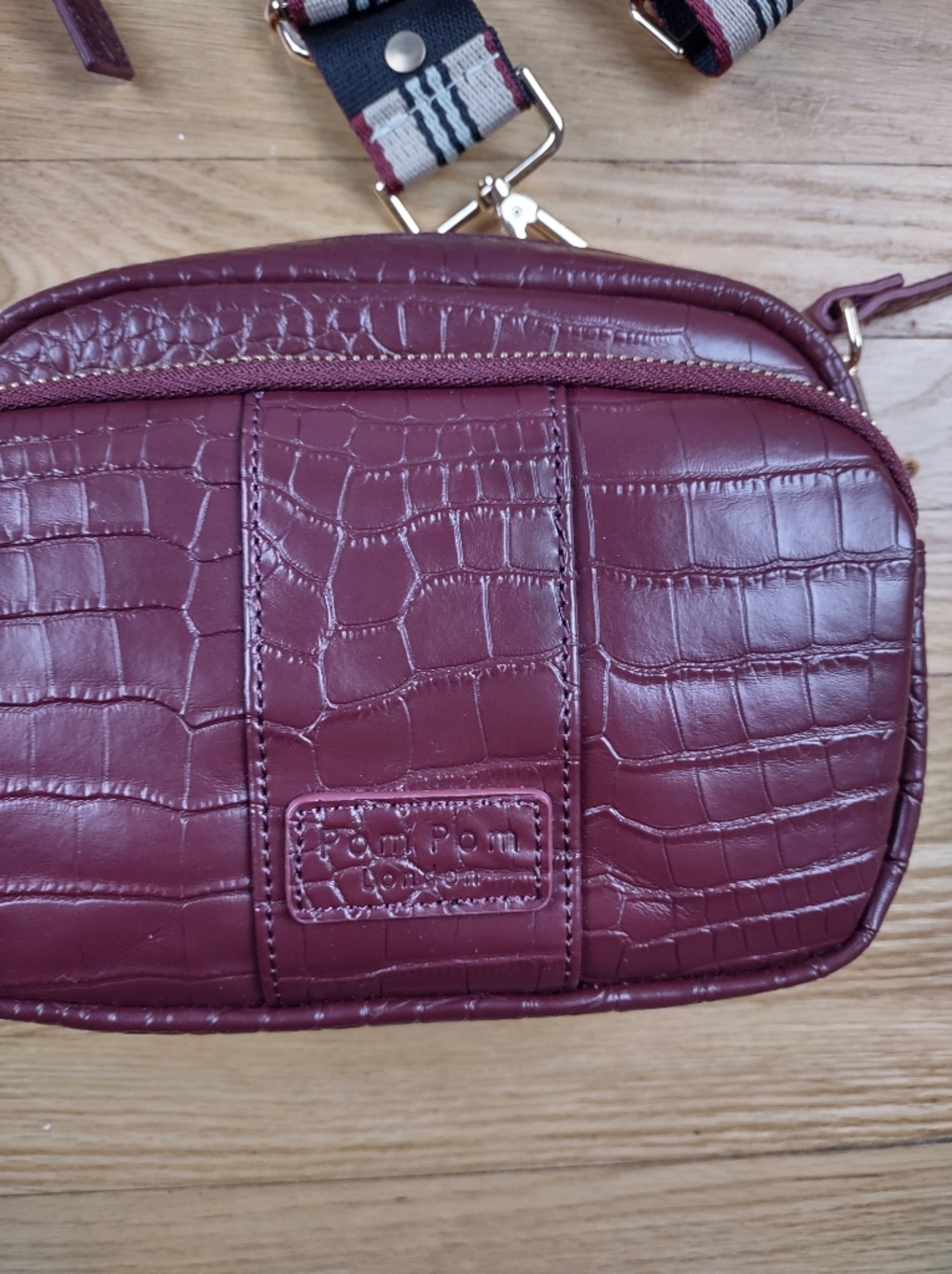 Pom Pom London Burgundy Croc-Embossed Crossbody Bag - Picture 3 of 8